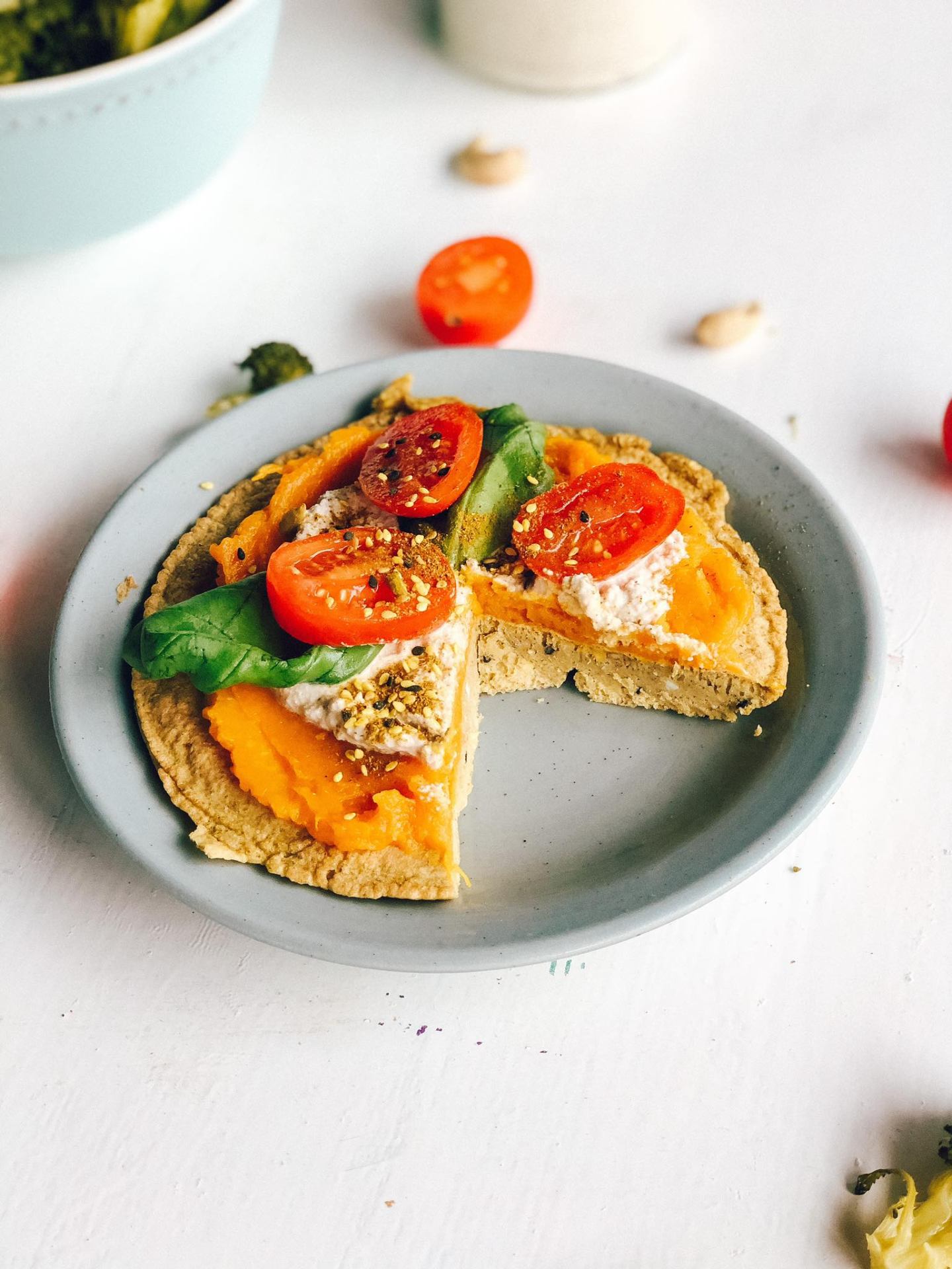 PANCAKE DE CÚRCUMA A LA PIZZA GLUTEN FREE